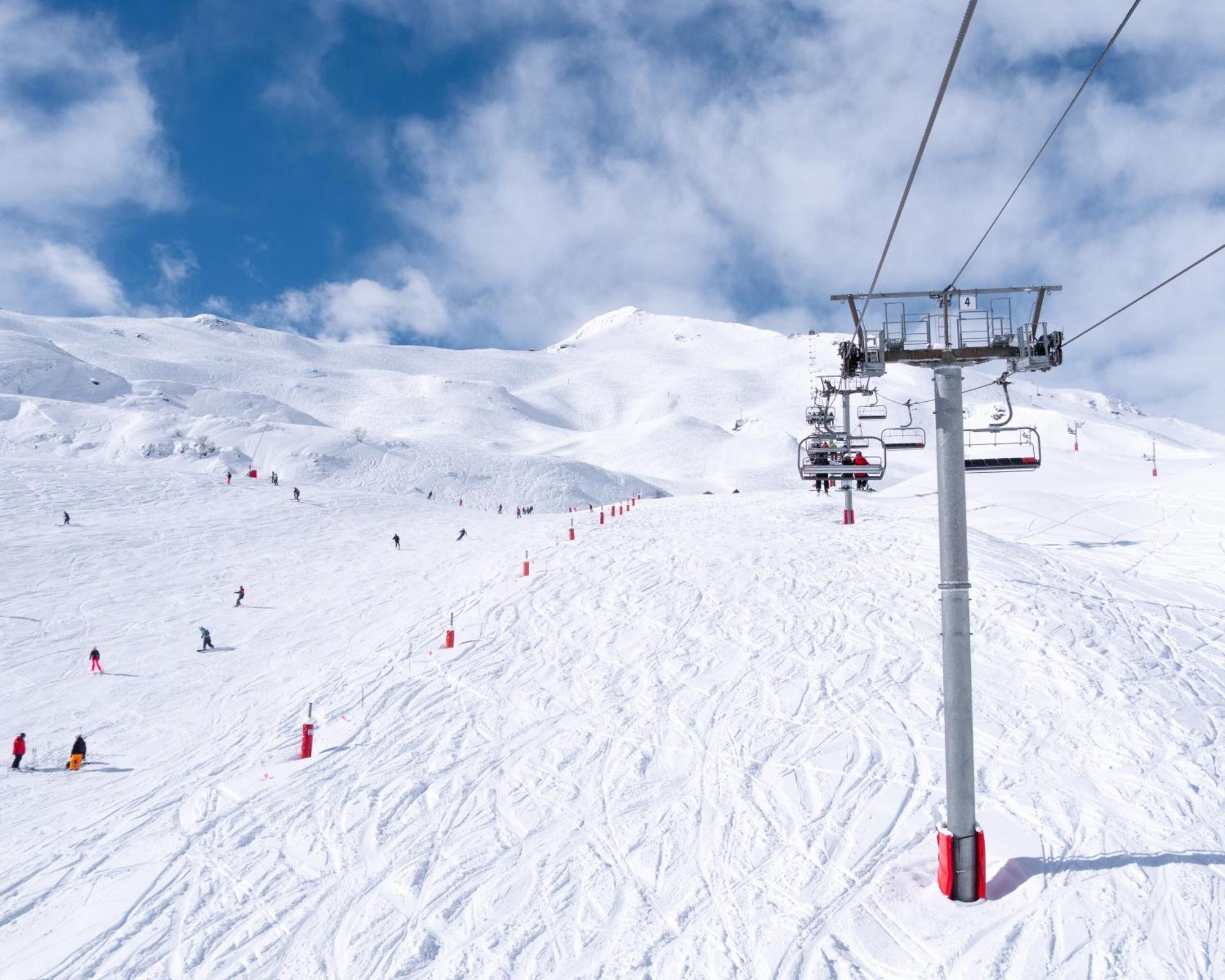 Hotel & Spa Monasterio De 볼타나 외부 사진 Ski lift in the resort