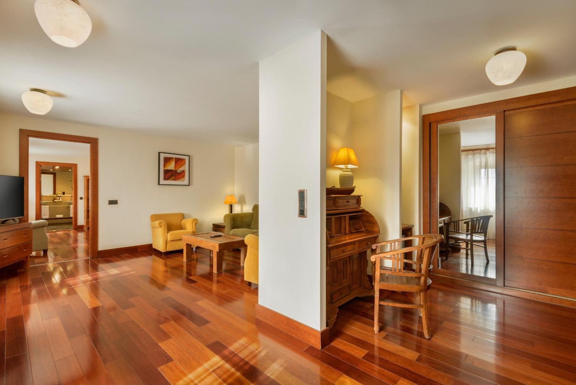 Hotel & Spa Monasterio De 볼타나 외부 사진 Interior of a suite